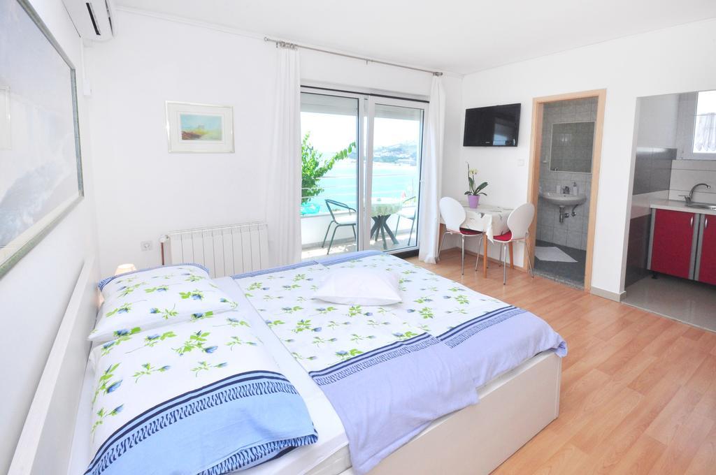 Apartments Zorka Leko オミシュ 部屋 写真